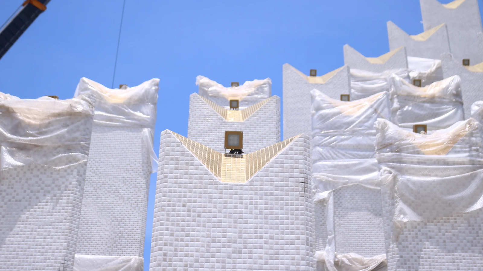 Cận cảnh từng chi tiết thiết kế kỳ công tại các trụ cột