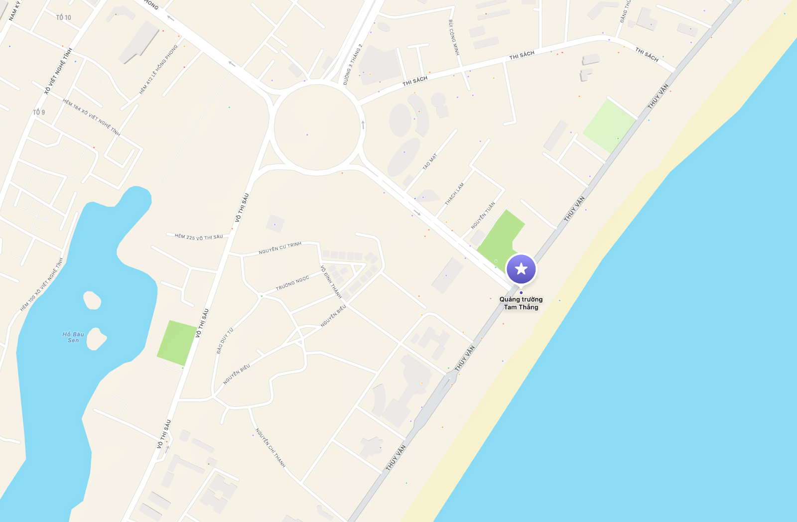 Quảng trường Tam Thắng nằm sát khu vực Bãi Sau