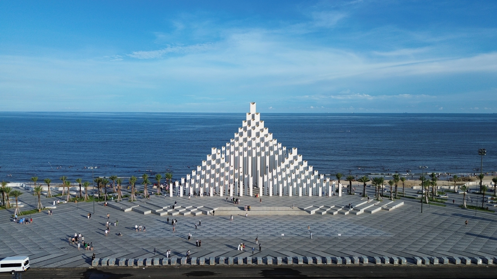 Toàn cảnh Quảng trường Tam Thắng nhìn từ trên cao