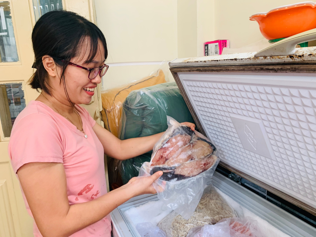 Cá thu một nắng Vũng Tàu sẽ được được mang đi cấp đông sau khi đóng gói để đảm bảo chất lượng cá