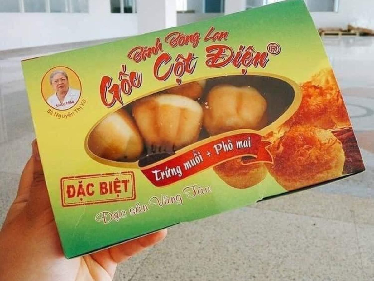 Bánh bông lan trứng muối Vũng Tàu được nhiều người chọn làm quà tặng sau chuyến du lịch