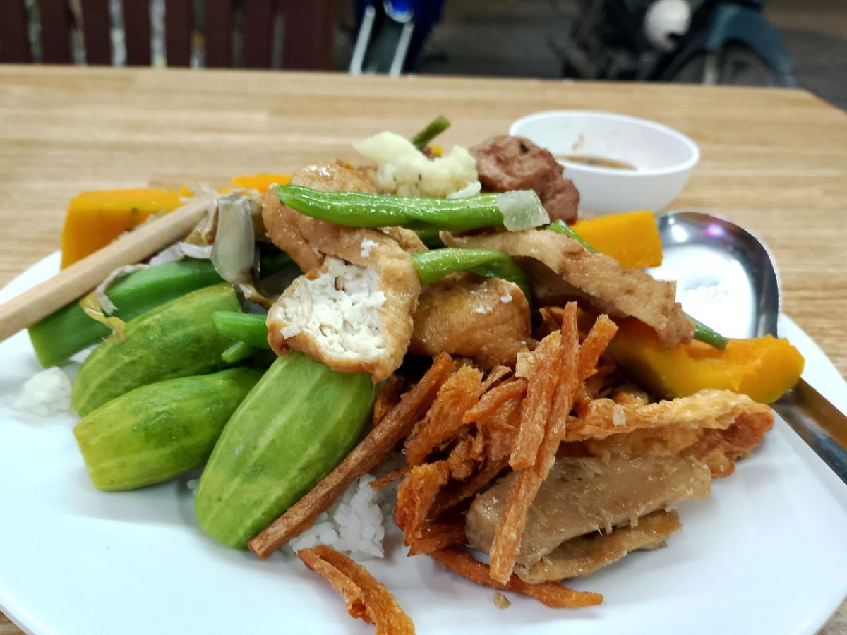 Cơm chay quanh chùa Thiền Tôn Phật Quang