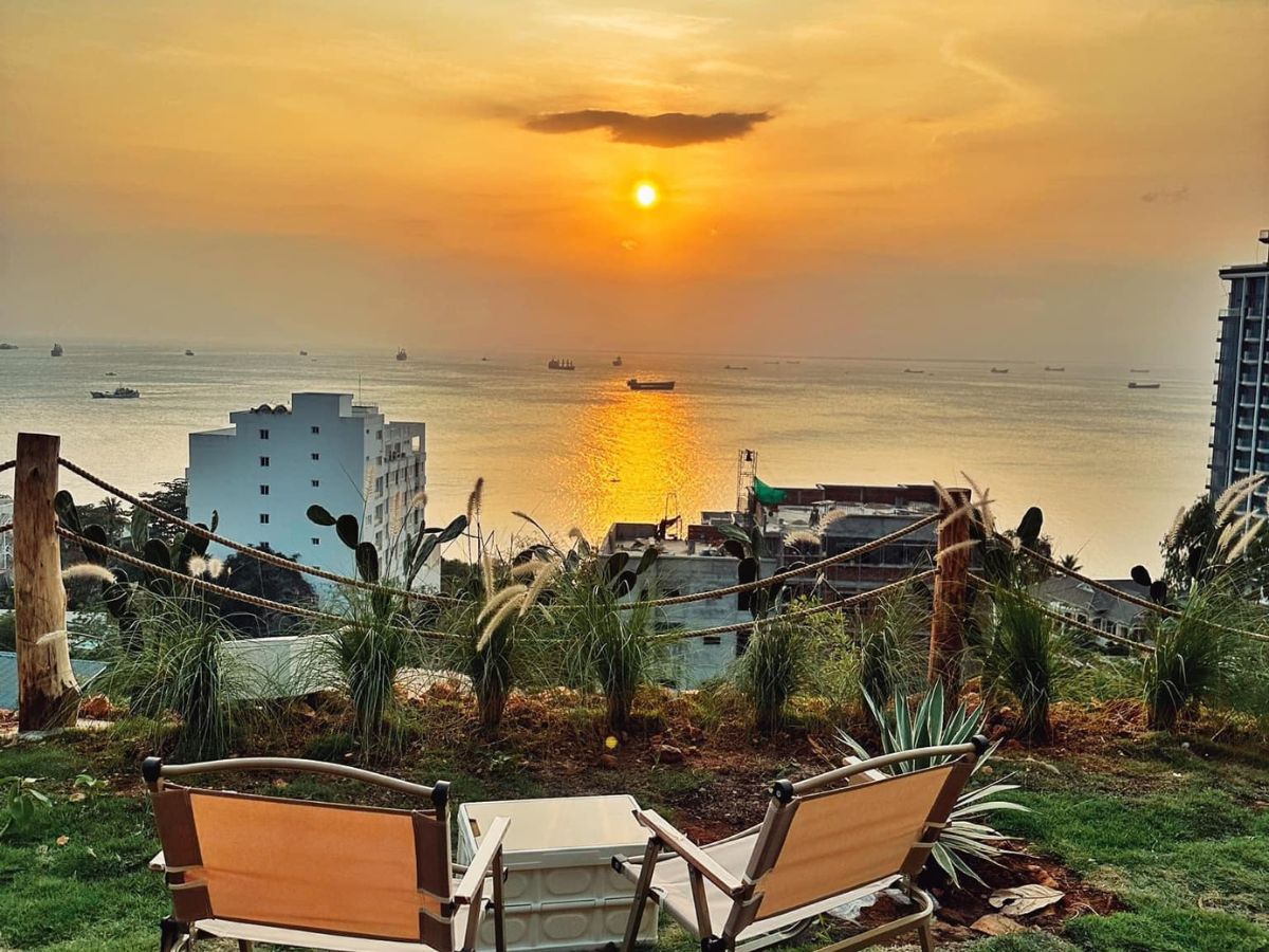 Từ tháng 5 đến tháng 11, thời tiết mát mẻ phù hợp để đến Ulala Farm