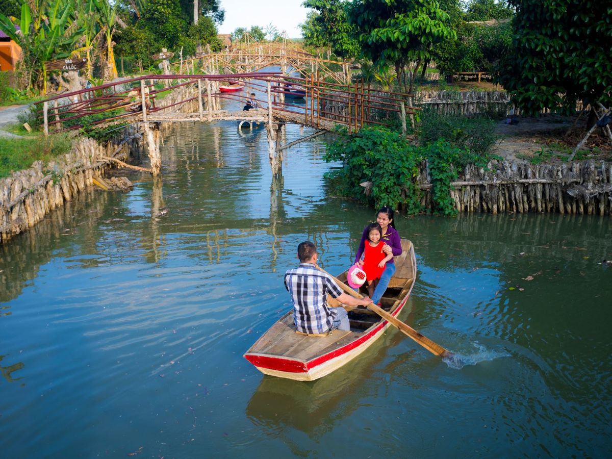 Hoạt động chèo thuyền tại Tứ Phương Thất Đảo