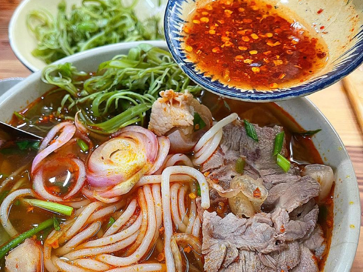 Mỗi tô bún tại đây đều thể hiện hương vị đặc trưng của Huế