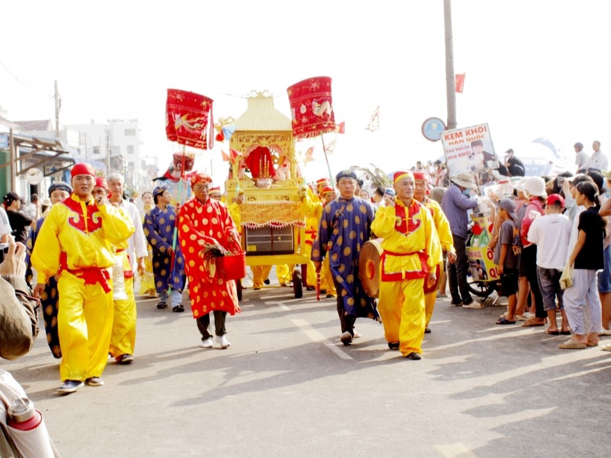 Lễ hội truyền thống tại bờ kè Phước Hải