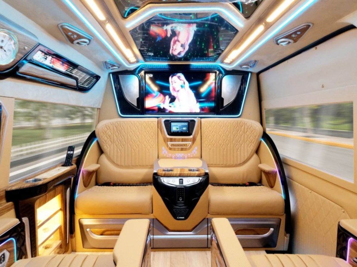Xe limousine với nhiều tiện nghi và đưa đón tận nơi, thuận lợi cho du khách