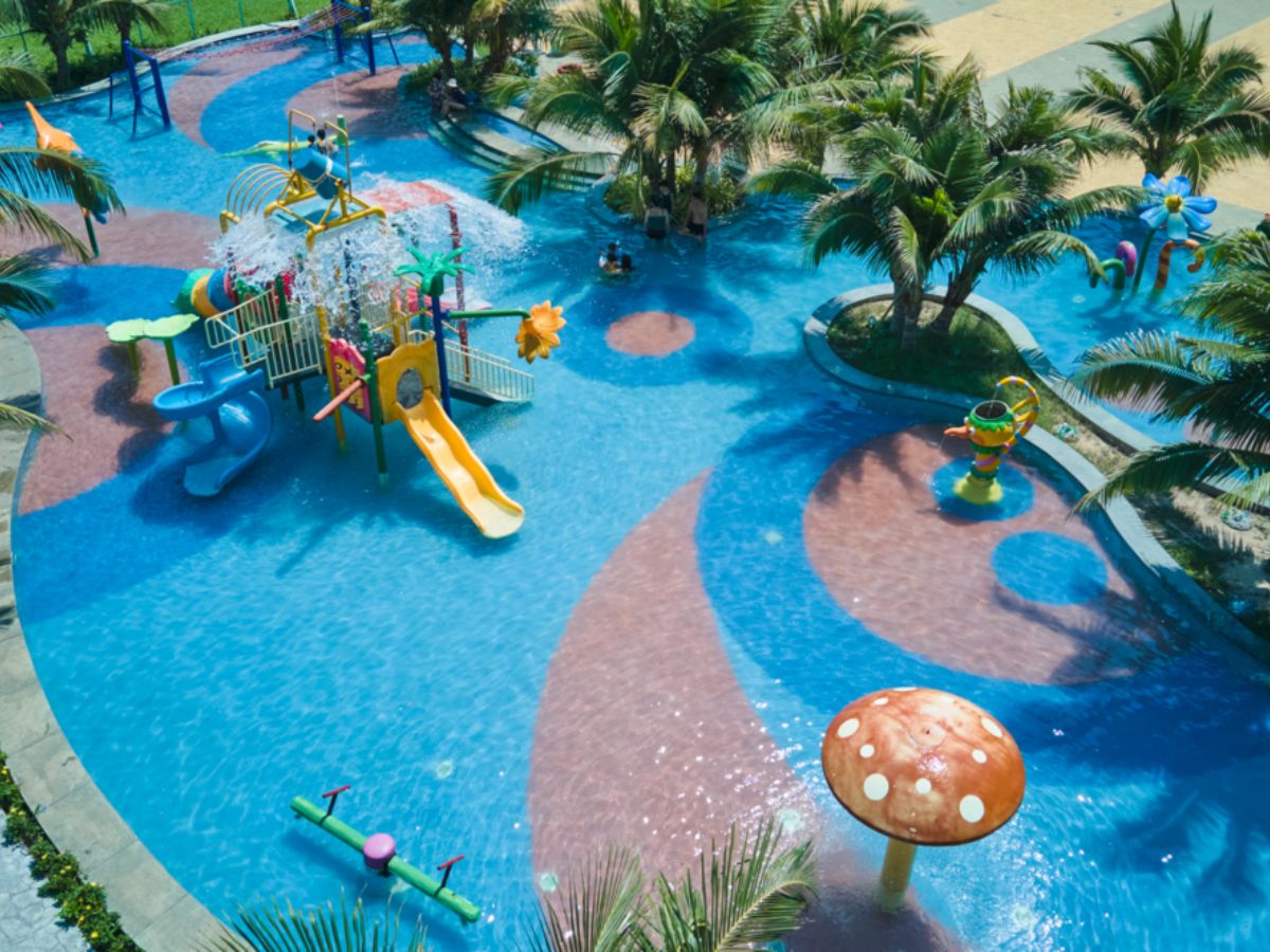 Du khách chọn khách sạn có hồ bơi và không gian riêng cho trẻ em