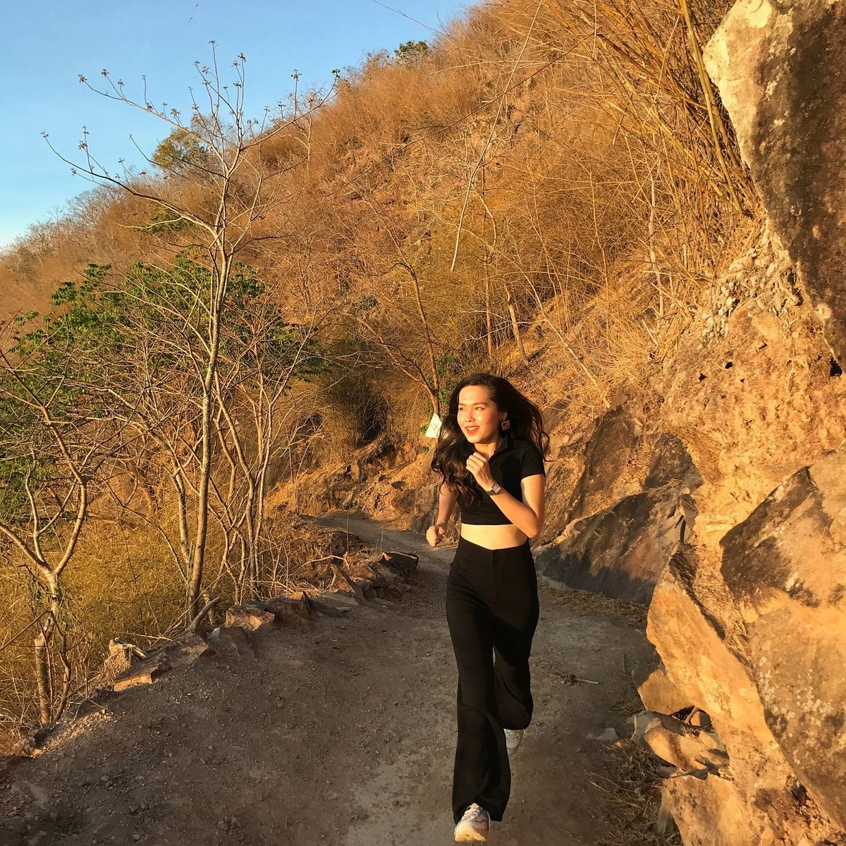 Khung cảnh mùa lá khô tại hẻm 44 đường Trần Phú là địa điểm check in nổi tiếng với giới trẻ