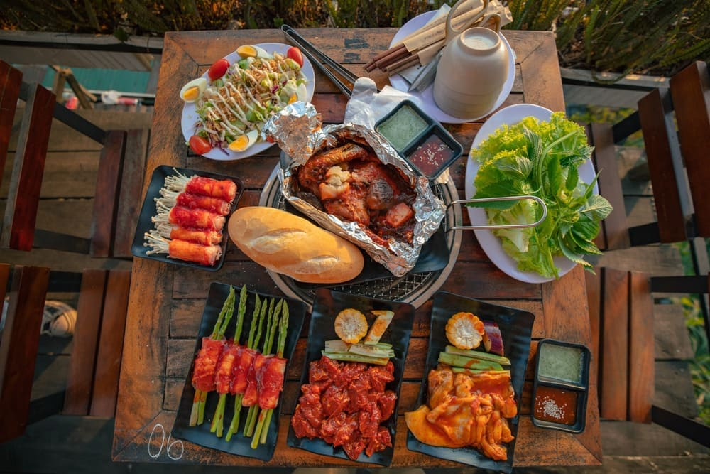 Bữa ăn tại các quán nướng là trải nghiệm thú vị khi du lịch Vũng Tàu