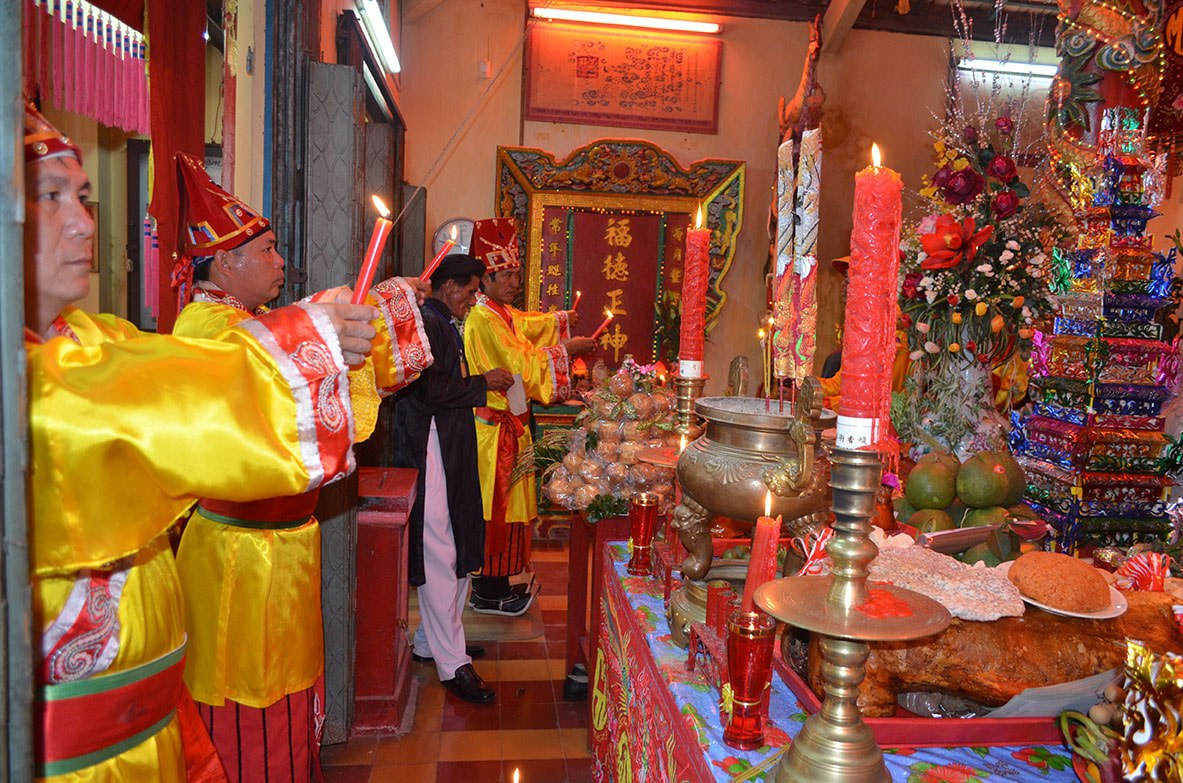 Không gian bên trong phần lễ cúng chính