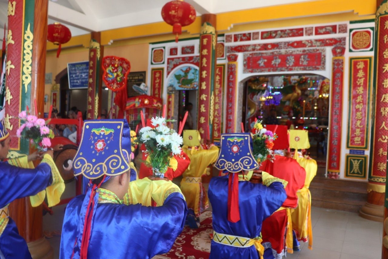 Phần lễ của lễ hội được thực hiện trang trọng tại Dinh Cô