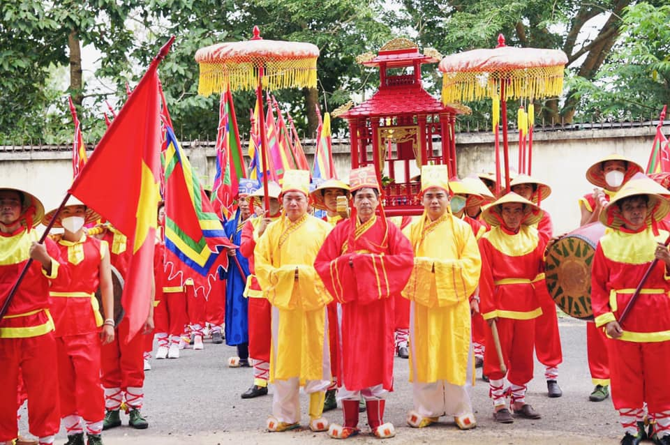 Nghi lễ rước kiệu trong lễ giỗ Bà Phi Yến