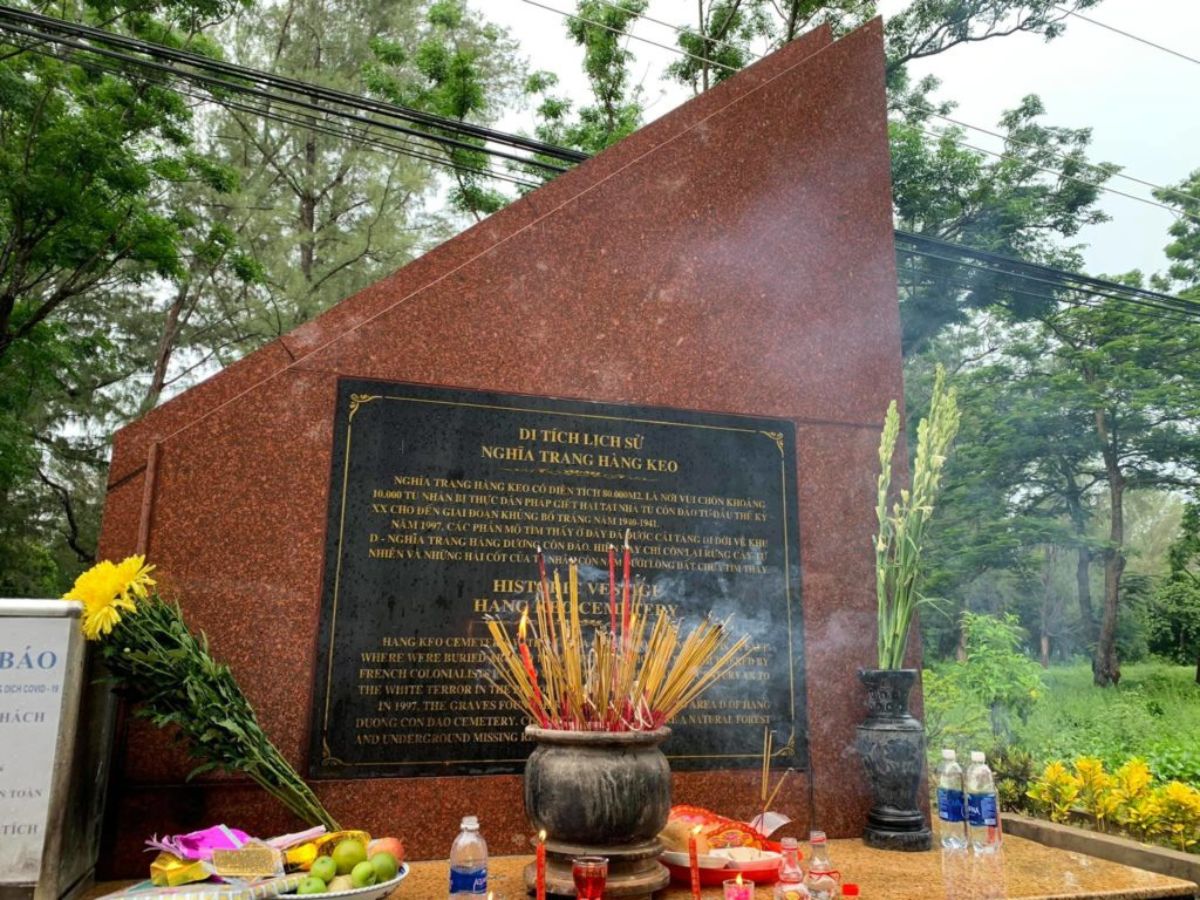 Nghĩa trang Hàng Keo nằm ở trung tâm Côn Đảo