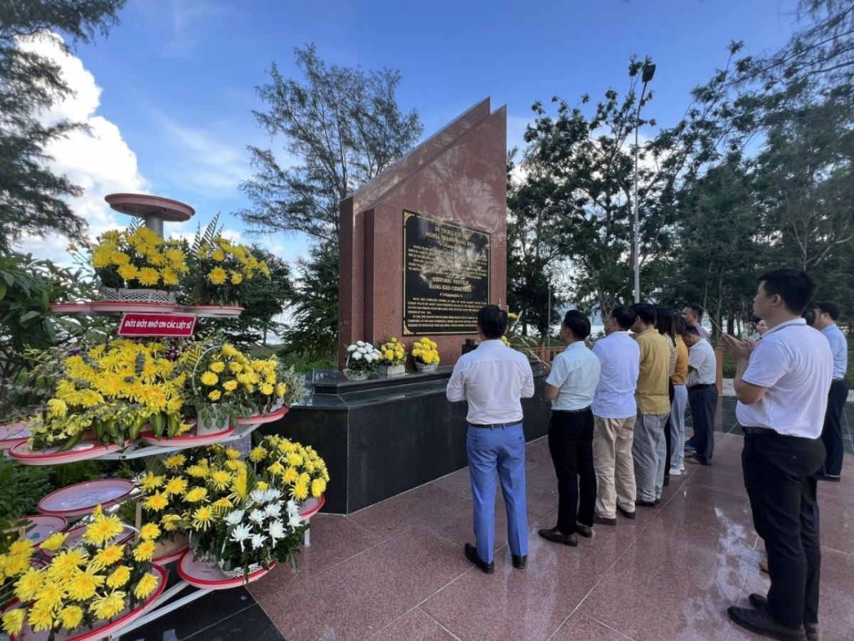 Nghĩa trang Hàng Keo là điểm đến nên ghé thăm khi tới Côn Đảo