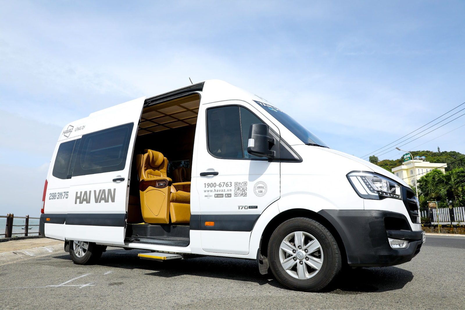 Du khách cần sự riêng tư thường đặt xe limousine để di chuyển từ Phan Thiết đi Vũng Tàu