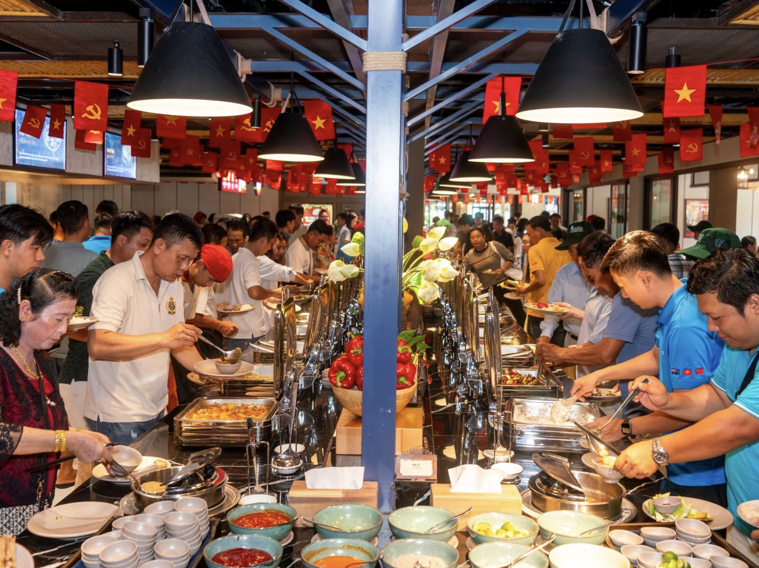 Hệ thống quầy ăn và đồ uống đóng vai trò tiếp sức linh hoạt trong hành trình trò chơi và nghỉ ngơi.