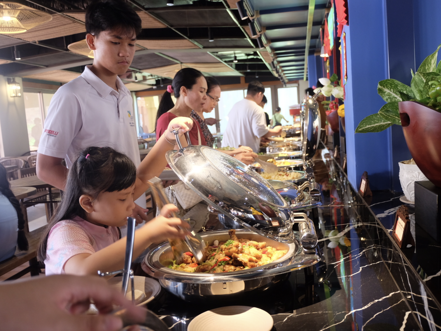 Buổi trưa là khoảng thời gian cần thiết để cơ thể được nghỉ ngơi và phục hồi.