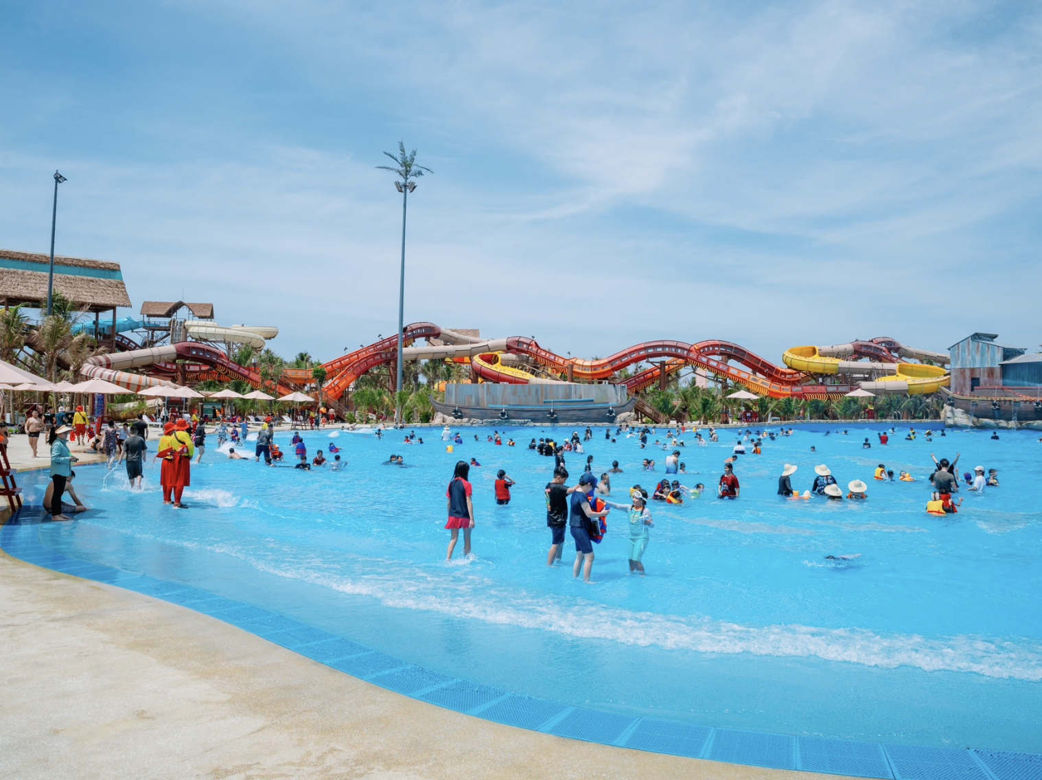 Vịnh Phồn Hoa cũng là nơi lý tưởng để cả gia đình cùng nhau tận hưởng trọn vẹn một ngày vui tại Sun World Vung Tau.