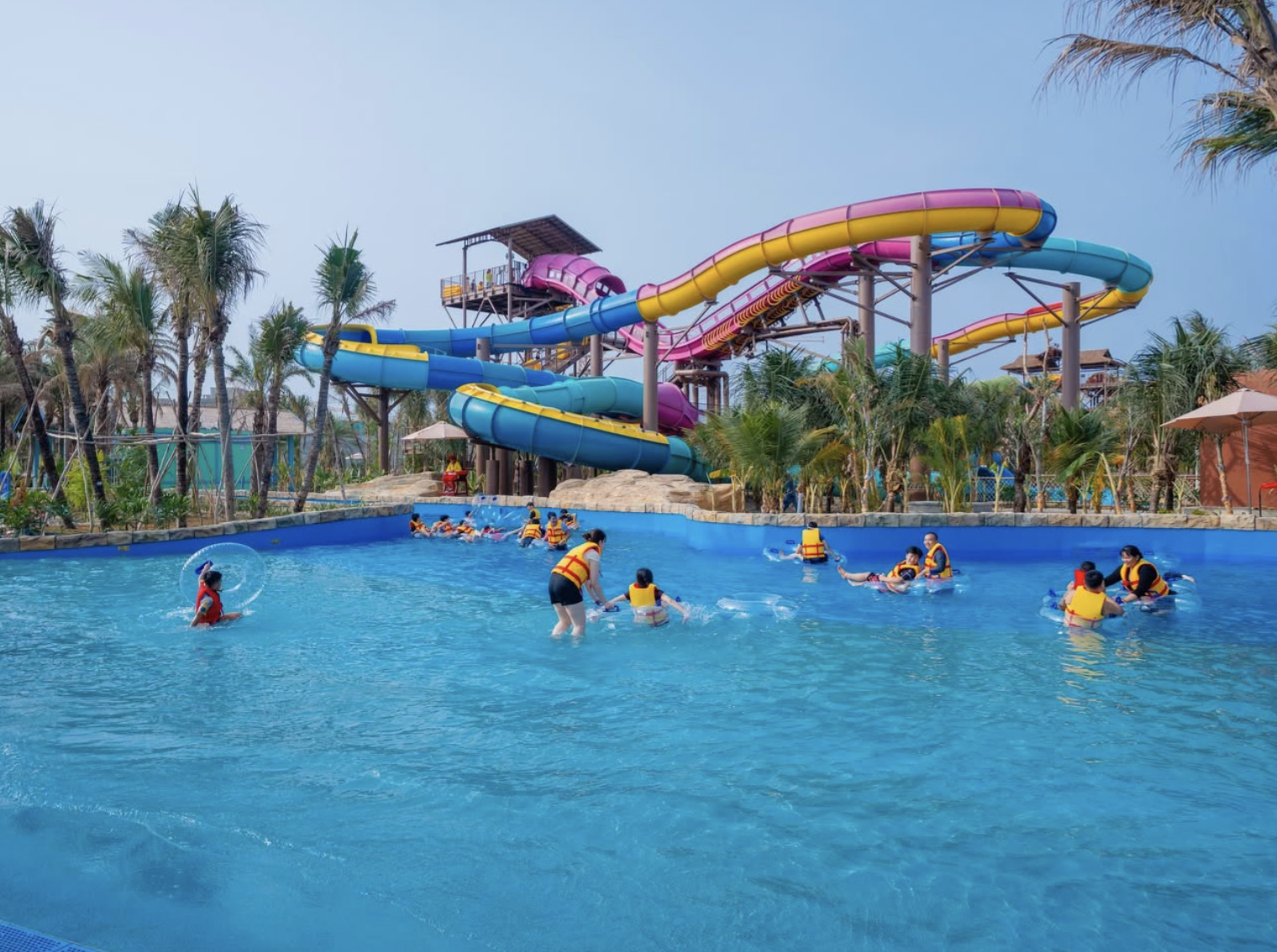 Hải Lưu Vô Cực mang đến một lựa chọn thú vị khi kết hợp giữa vận động nhẹ và tính tương tác giữa các bé.