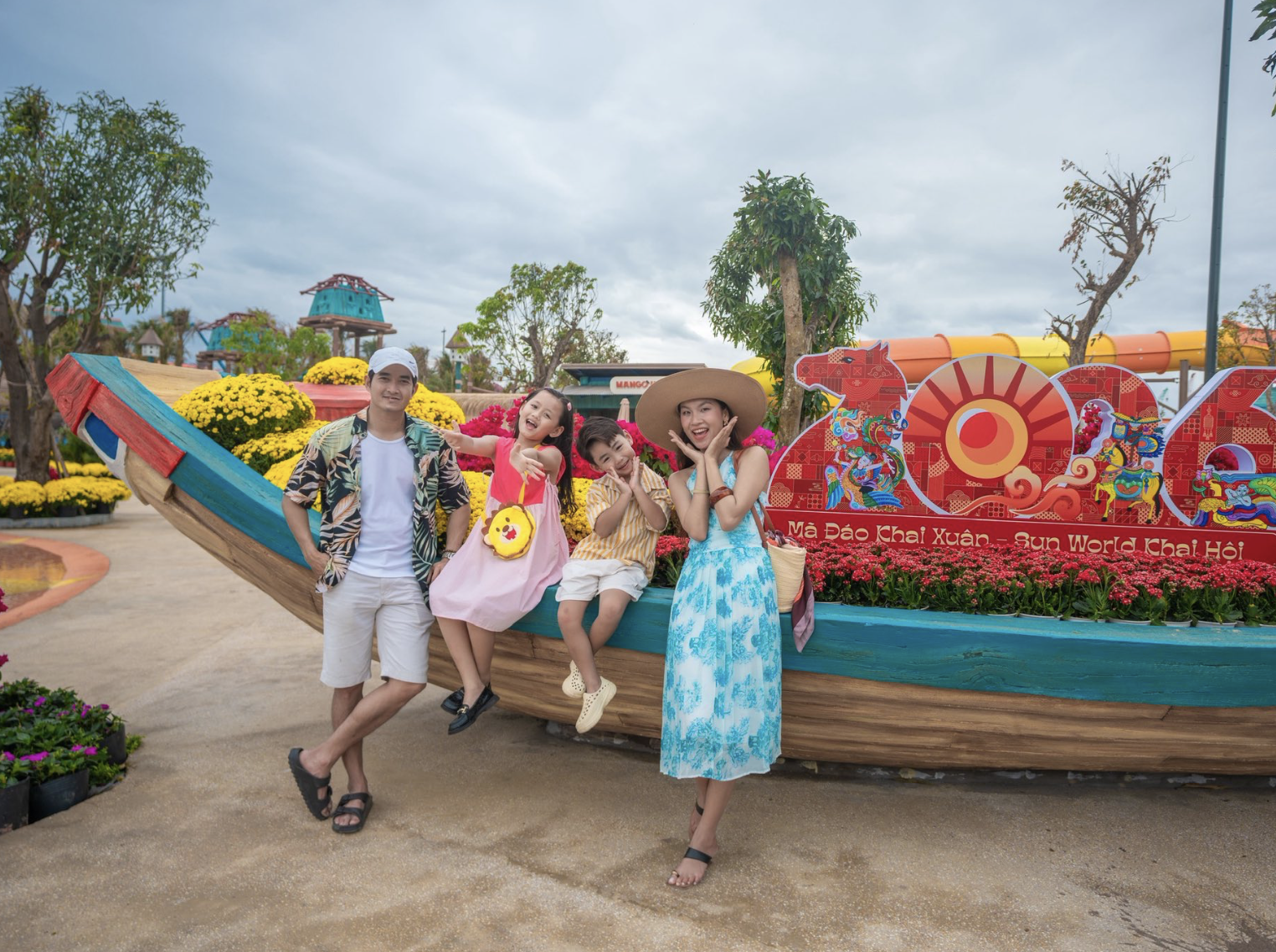 Nhiều góc check-in trong công viên nổi bật, mang lại những khung hình giàu cảm xúc cho gia đình.