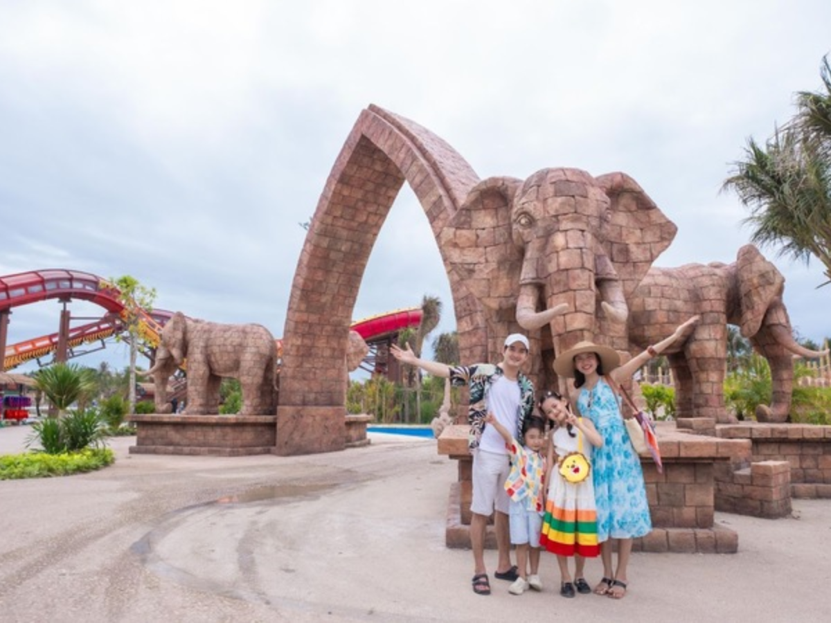 Gia đình check-in tại Sun World Vung Tau trong hành trình vui chơi được sắp xếp hợp lý, giúp trải nghiệm diễn ra liền mạch và thoải mái hơn.
