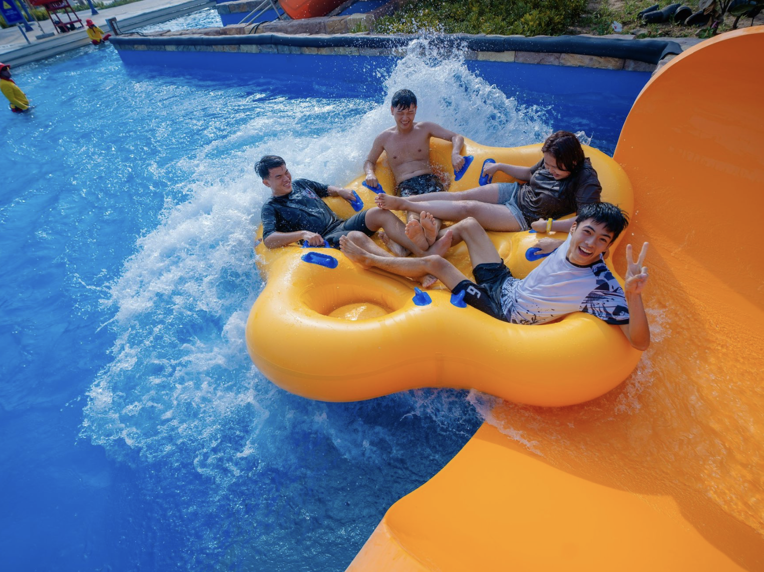 Vượt qua rất nhiều công viên giải trí nổi tiếng thế giới, Aqua Adventure chính thức trở thành công viên nước đẳng cấp quốc tế.
