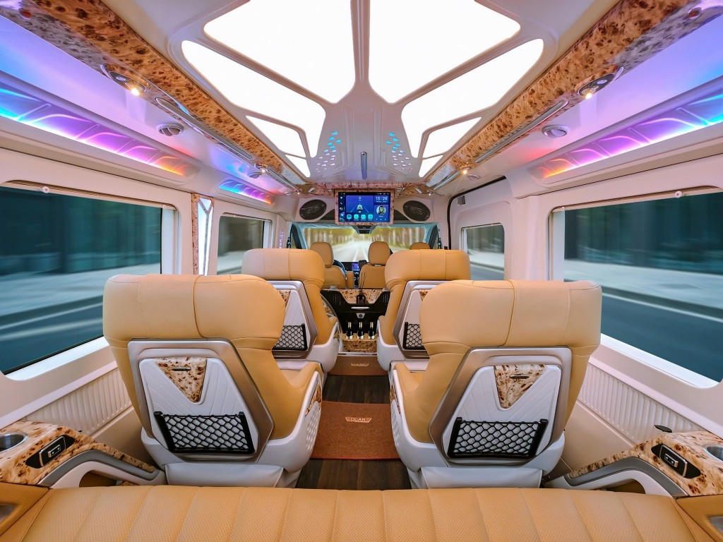 Du khách có thể lựa chọn xe limousine để có trải nghiệm riêng tư từ Sóc Trăng tới Vũng Tàu