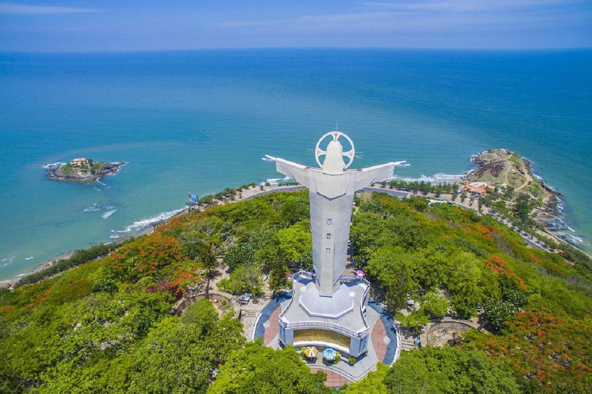Tượng Chúa Kitô Vũng Tàu là địa điểm check in nổi tiếng tại Vũng Tàu