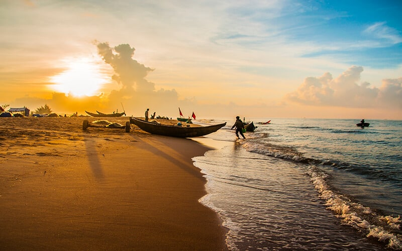 Khung cảnh hoàng hôn rực rỡ trên biển tại Vũng Tàu