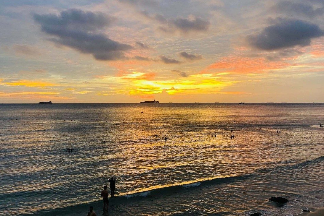 Khung cảnh bình minh yên bình tại Bãi Dứa