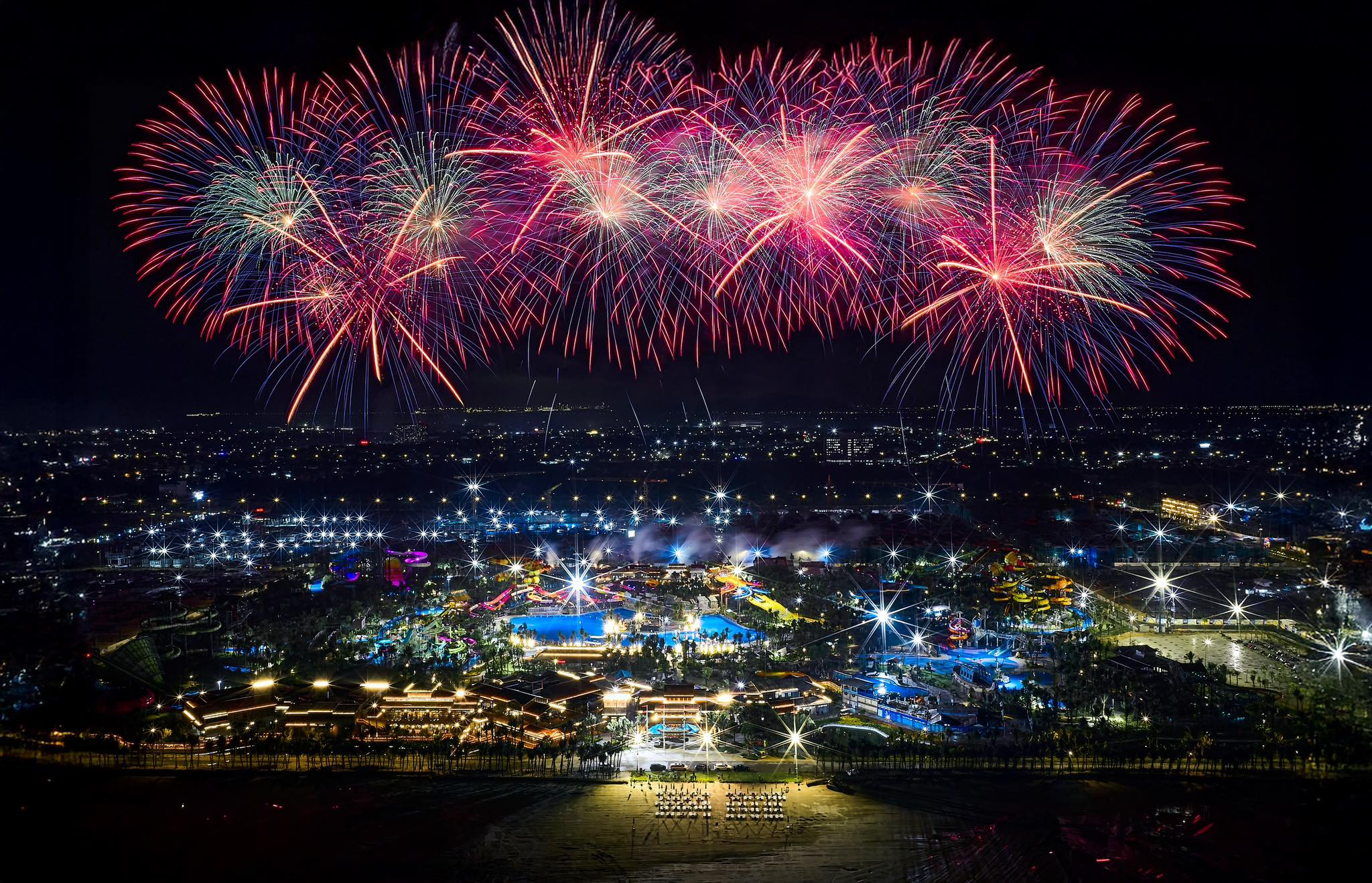 Lễ hội Blanca La Festa diễn ra vào thứ Sáu và thứ Bảy hàng tuần.