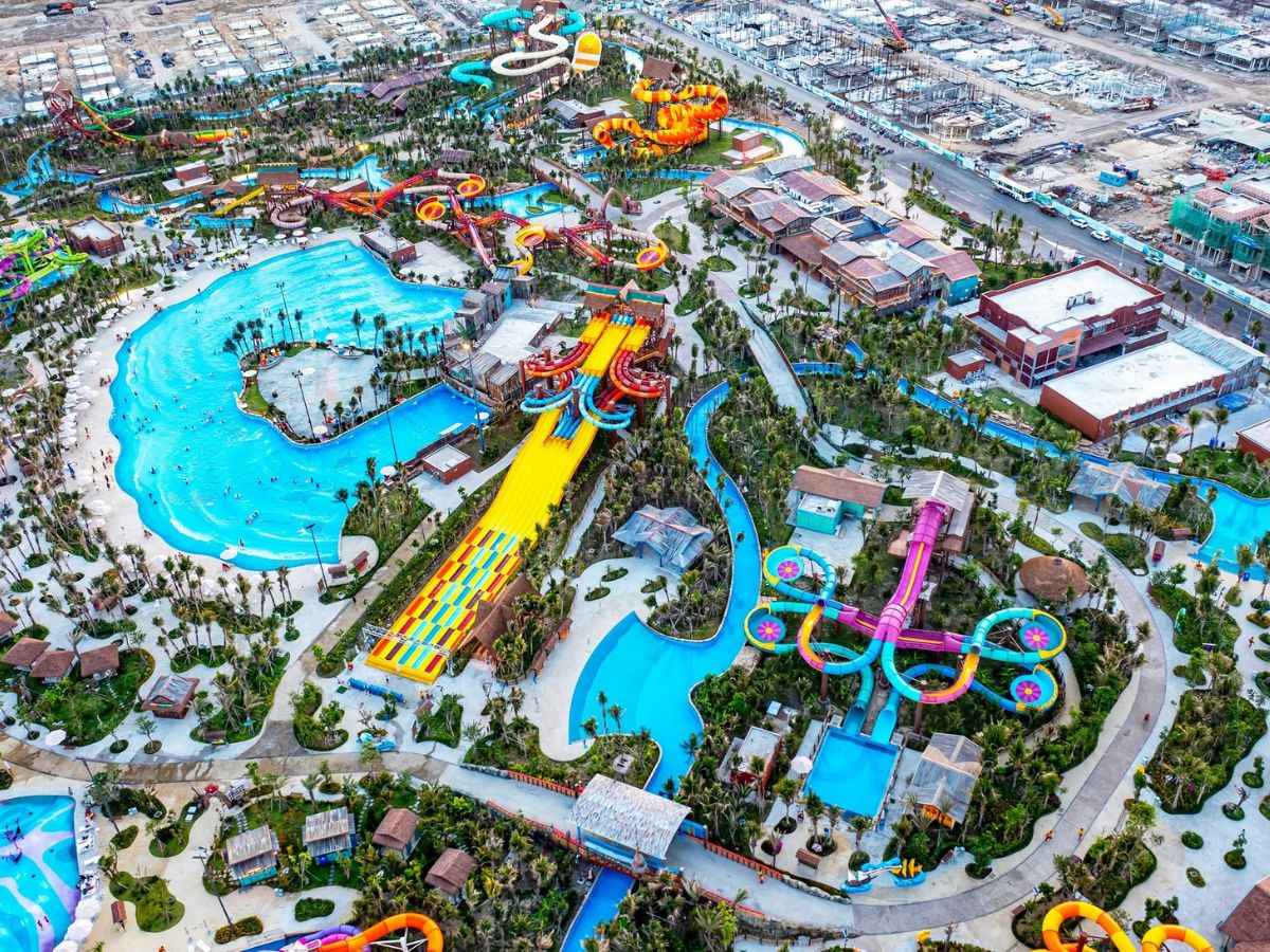 Sun World Vung Tau là công viên nước chủ đề lớn nhất Đông Nam Bộ với quy mô 15 ha.