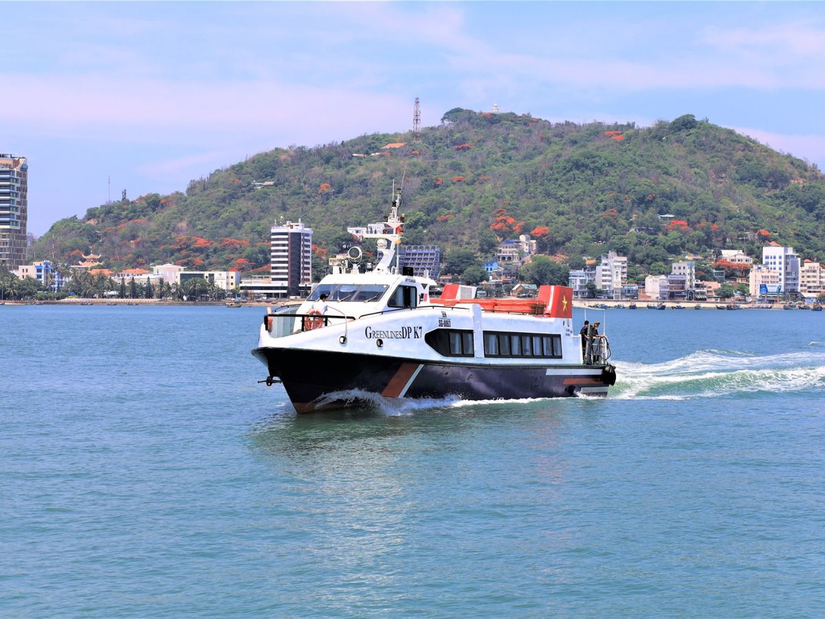 Khoảng cách từ trung tâm TP.HCM đến Vũng Tàu không quá xa, dao động trong khoảng 95km đến 110km tùy vào tuyến đường du khách chọn.