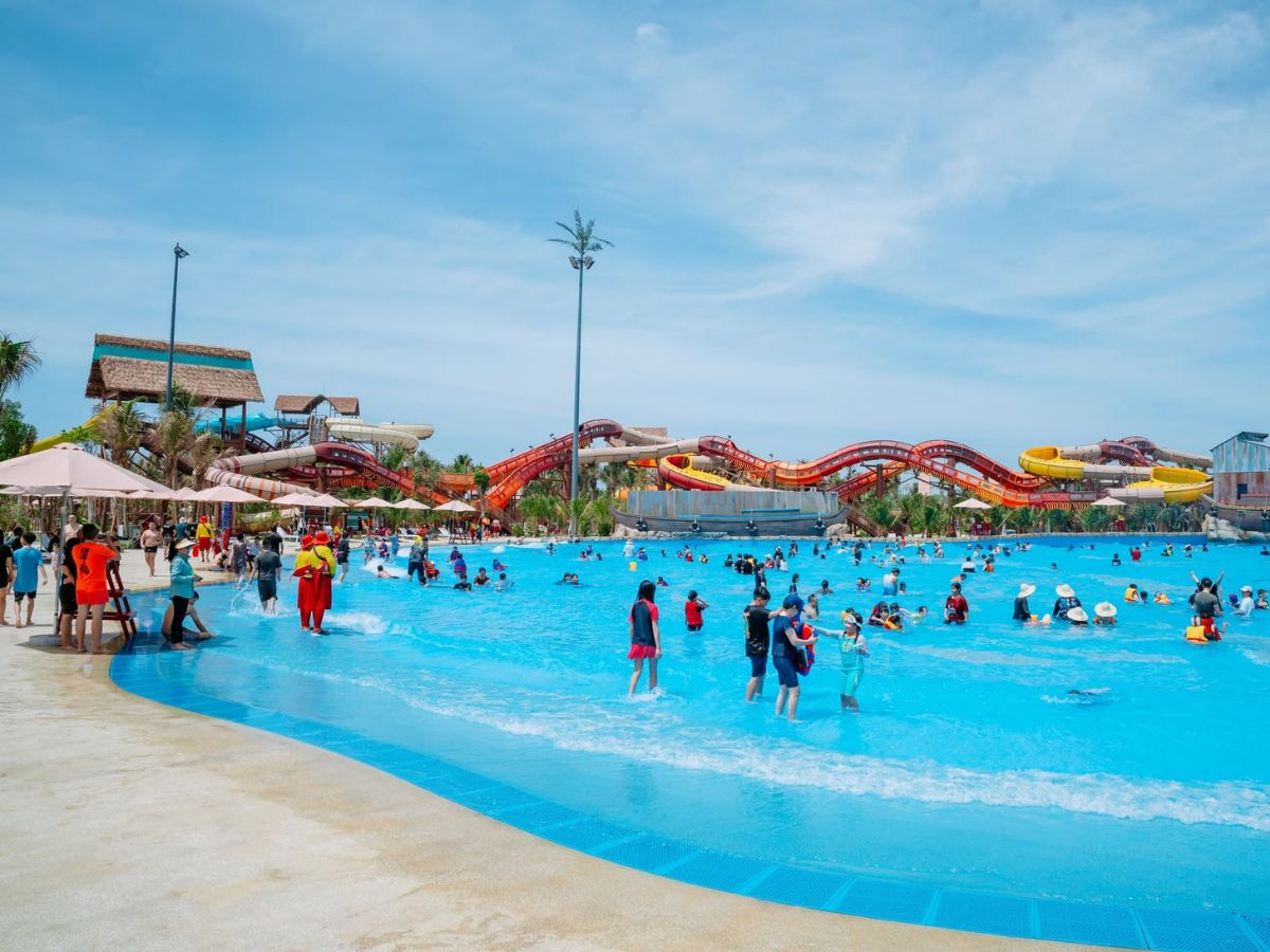Trong 2 ngày 1 đêm ở Vũng Tàu, du khách được trải nghiệm và khám phá rất nhiều điểm vui chơi giải trí hấp dẫn.
