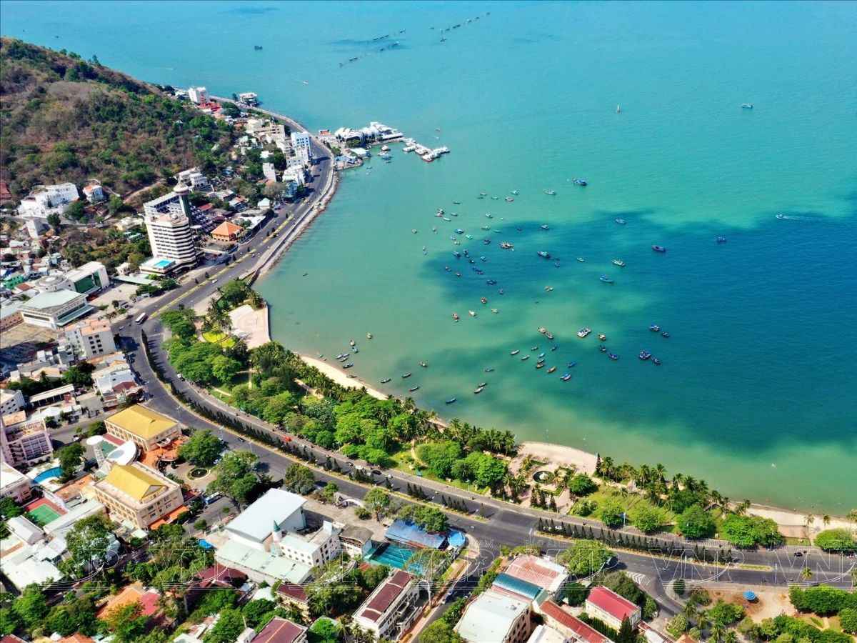Vũng Tàu là lựa chọn hoàn hảo cho chuyến đi 2 ngày 1 đêm nhờ sự kết hợp giữa vị trí gần trung tâm TP.HCM, chi phí tiết kiệm và tiện ích dịch vụ hoàn thiện.
