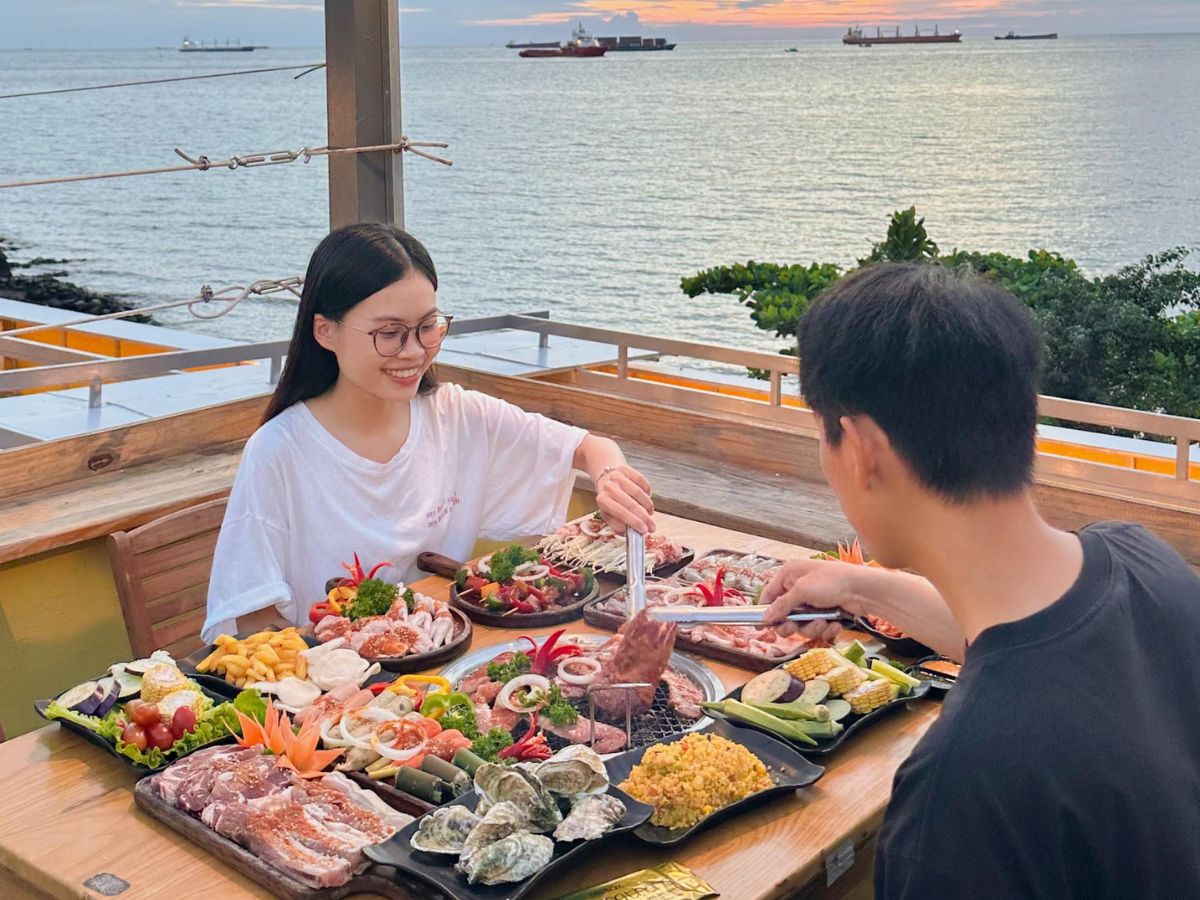 Những bữa tiệc hải sản ở biển Vũng Tàu là trải nghiệm ăn uống không nên bỏ qua cho du khách khi du lịch Vũng Tàu mùa hè.