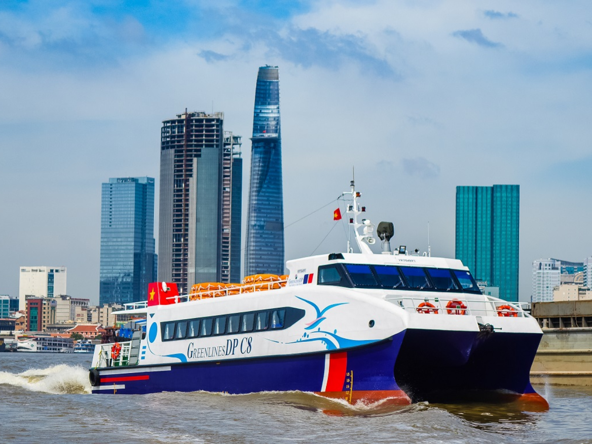 Gia đình trải nghiệm đi tàu cao tốc ngắm cảnh sông nước trên hành trình đến Vũng Tàu