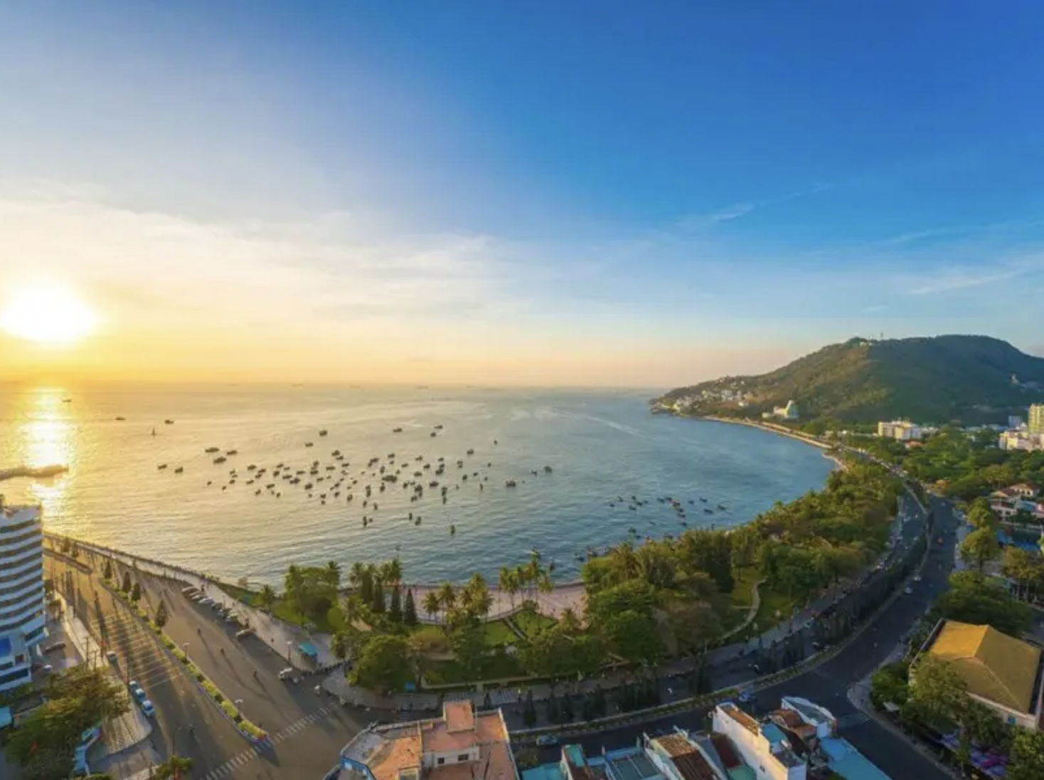 Khung cảnh thành phố biển Vũng Tàu với không khí thoáng đãng và gió biển