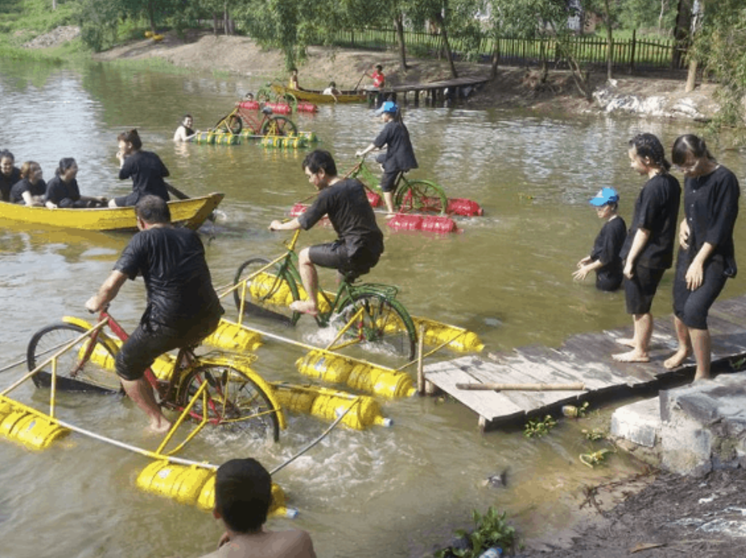 Khu du lịch sinh thái Bưng Bạc với chòi lá và đầm sen xanh mát